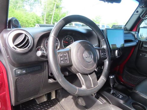 Used 2013 Jeep Wrangler Unlimited Rubicon w/ Dual Top Group AWD/4WD image 29
