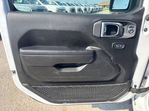 Used 2024 Jeep Wrangler Unlimited Rubicon 4xe AWD/4WD image 12
