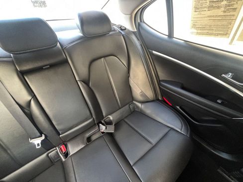 Used 2025 Genesis G70 2.5T image 37