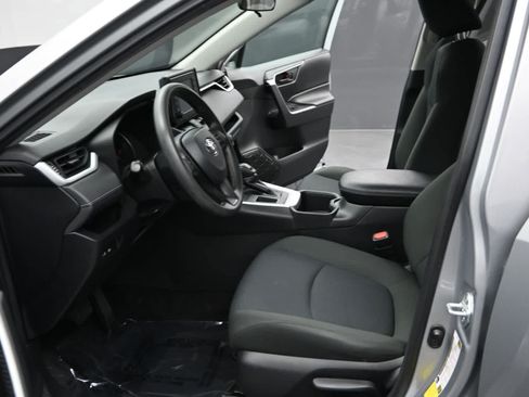 Used 2022 Toyota RAV4 LE FWD image 17