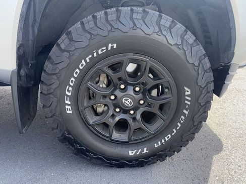 Used 2022 Toyota Tacoma SR5 image 10