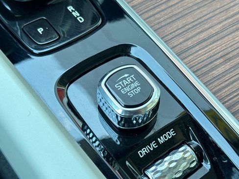 Used 2021 Volvo XC60 T8 Inscription Expression w/ Advanced Package image 24