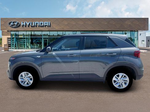 New 2026 Hyundai Venue SE image 3
