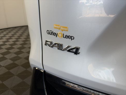 Used 2023 Toyota RAV4 XSE AWD/4WD image 17