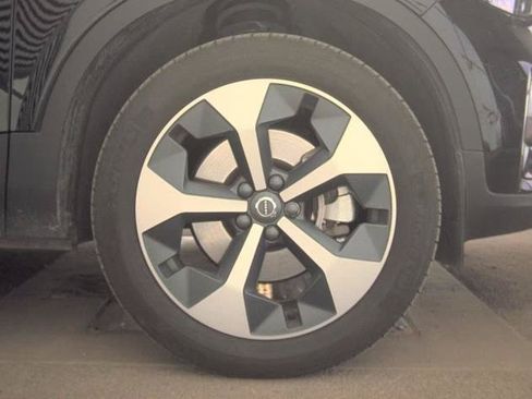 Used 2026 Volvo XC40 B5 Plus AWD/4WD image 10