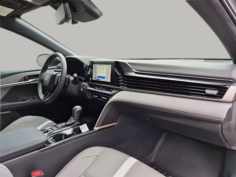 Used 2025 Toyota Camry SE w/ Convenience Package image 14