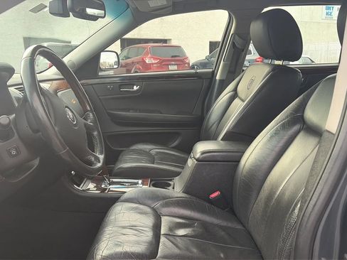 Used 2010 Cadillac DTS Premium image 34