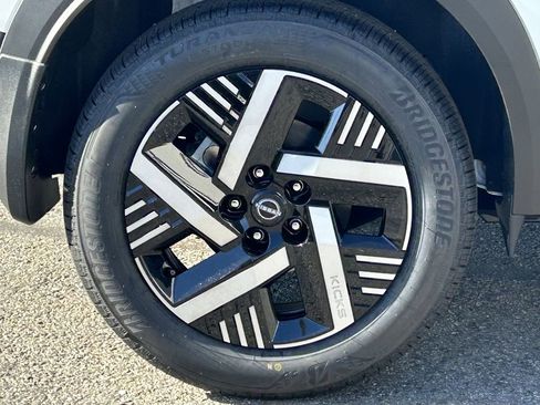 New 2026 Nissan Kicks SV w/ SV Premium Package image 7