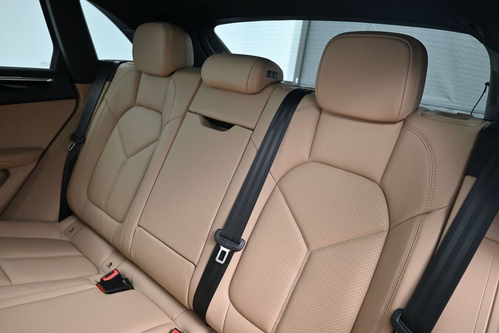Used 2026 Porsche Macan AWD/4WD image 6