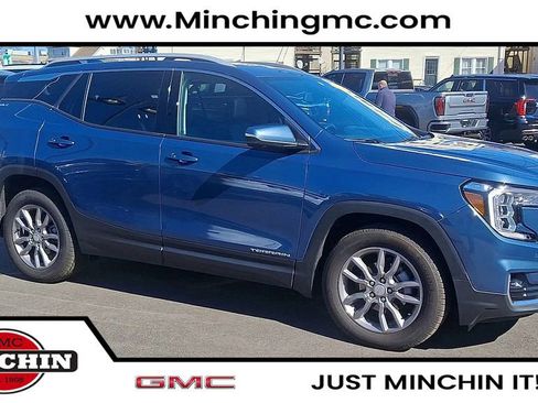 Used 2024 GMC Terrain SLT w/ Tech Package image 6