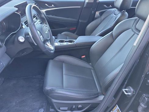 Used 2025 Genesis G70 2.5T image 3