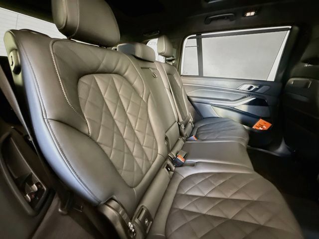 Used 2026 BMW X7 xDrive40i w/ M Sport Package AWD/4WD image 30