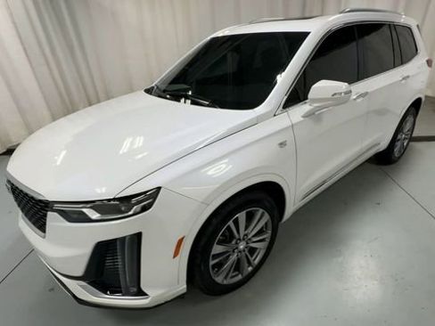 Certified 2025 Cadillac XT6 Premium Luxury AWD/4WD image 4