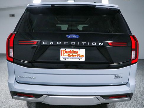 Used 2025 Ford Expedition Platinum AWD/4WD image 8
