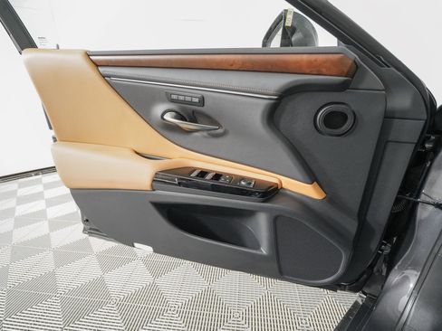 New 2025 Lexus ES 350 w/ Premium Package image 10