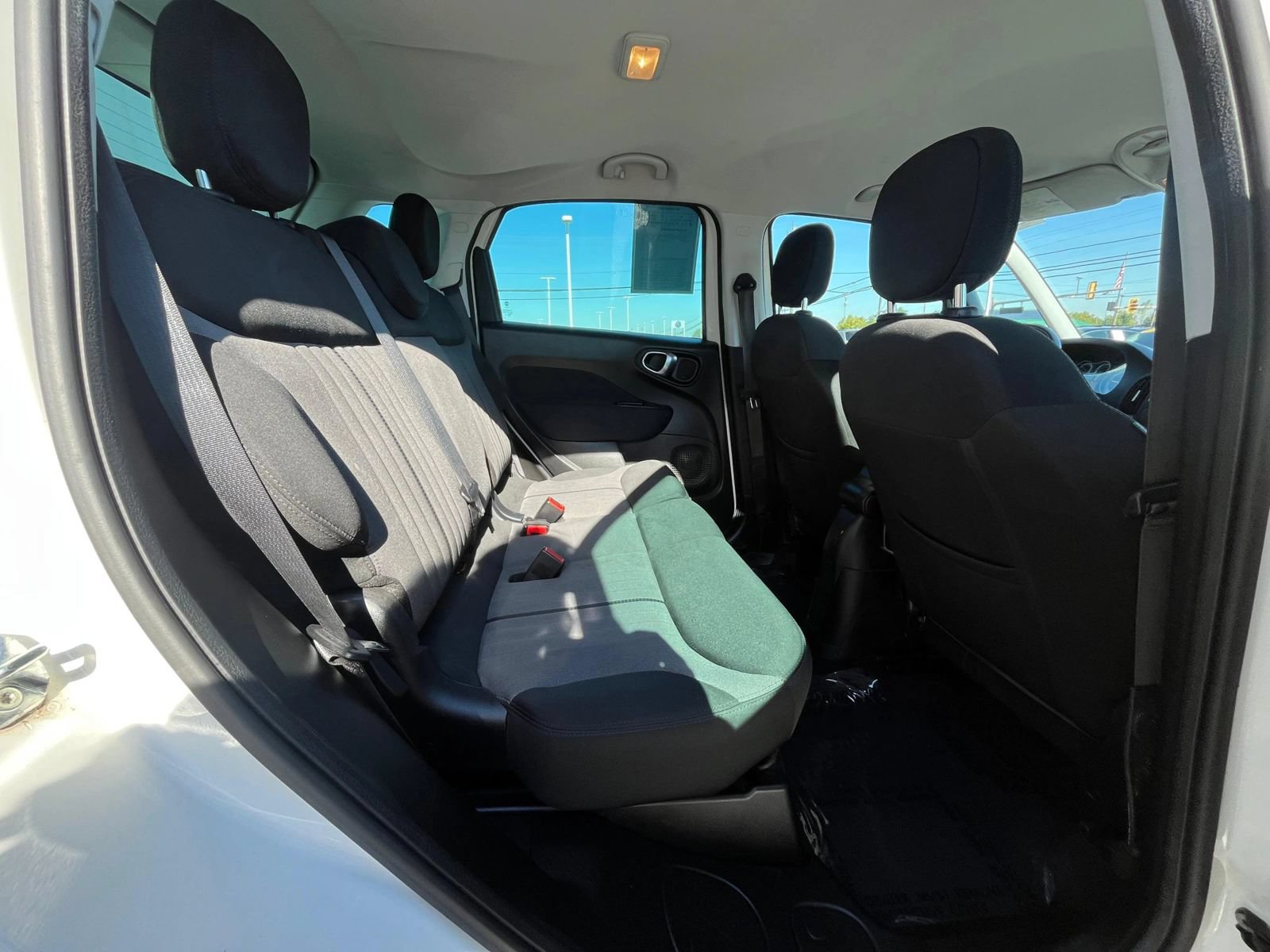 Used 2017 FIAT 500L Pop FWD image 29