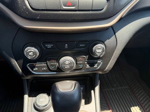 Used 2014 Jeep Cherokee Limited AWD/4WD image 21