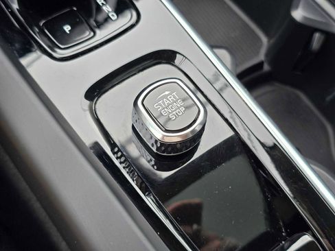 Certified 2025 Volvo XC60 B5 Plus image 33