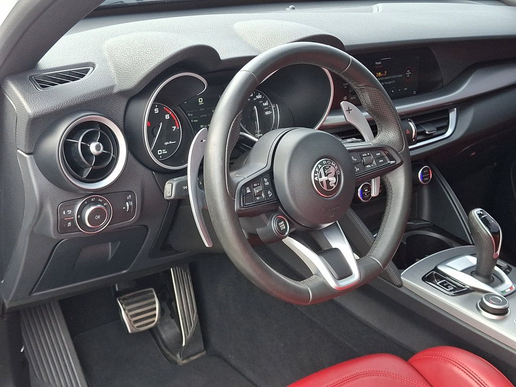 Used 2023 Alfa Romeo Stelvio Veloce AWD/4WD image 25
