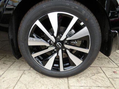 Used 2025 Nissan Sentra SV w/ SV Premium Package image 9