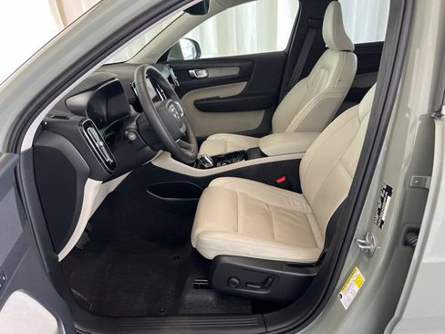 Used 2024 Volvo XC40 B5 Plus w/ Climate Package AWD/4WD image 4