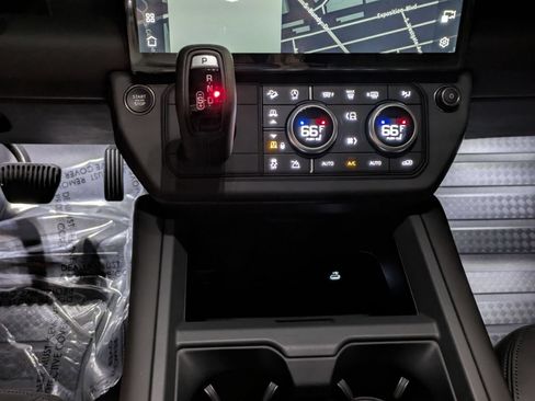 New 2026 Land Rover Defender 110 X-Dynamic SE AWD/4WD image 41