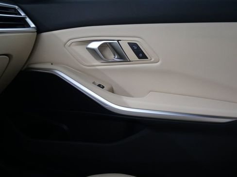 Used 2025 BMW 330i Sedan w/ Premium Package image 28