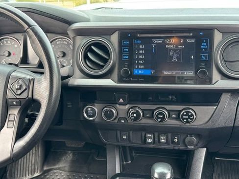Used 2018 Toyota Tacoma TRD Sport image 24