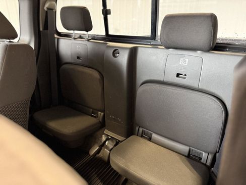 Used 2018 Nissan Frontier SV image 15