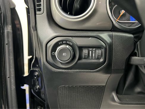 Used 2022 Jeep Wrangler Unlimited Sahara w/ Cold Weather Group image 17