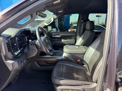 Used 2022 Chevrolet Silverado 1500 High Country w/ Technology Package image 11