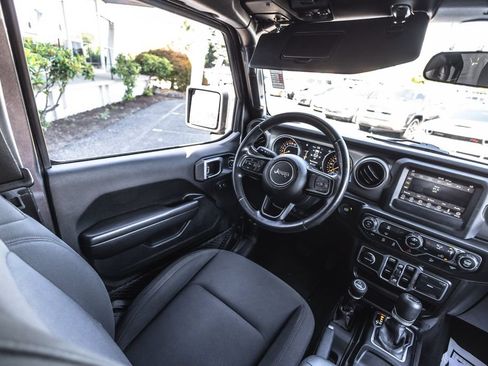 Used 2018 Jeep Wrangler Unlimited Sport S AWD/4WD image 19