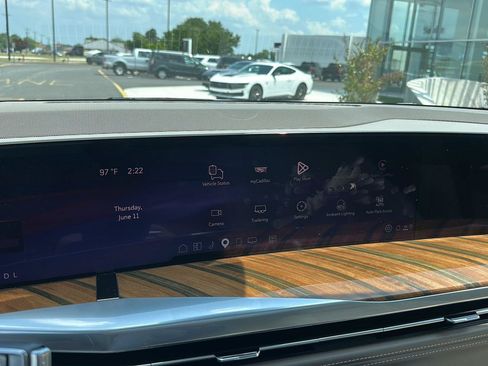 Used 2025 Cadillac Escalade ESV Sport Platinum AWD/4WD image 19