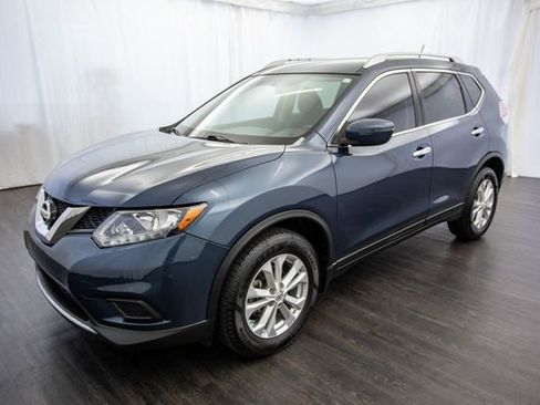 Used 2016 Nissan Rogue SV image 3