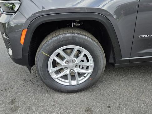 New 2025 Jeep Grand Cherokee Laredo X w/ Luxury Tech Group I RWD image 9