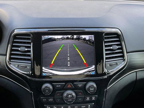 Certified 2022 Jeep Grand Cherokee Limited w/ Trailer Tow Group IV image 15