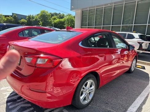 Used 2018 Chevrolet Cruze LT w/ Convenience Package FWD image 6