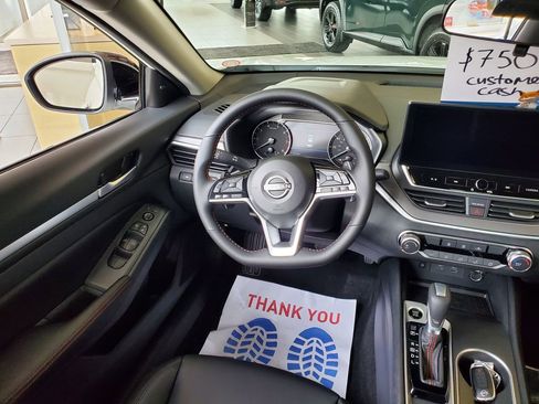 New 2026 Nissan Altima 2.5 SR AWD/4WD image 14