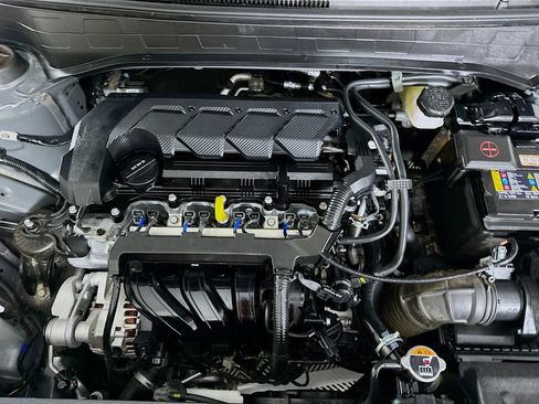 Used 2025 Hyundai Venue Limited image 32