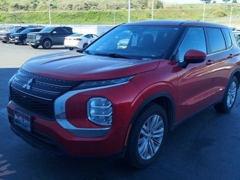 Used 2023 Mitsubishi Outlander ES AWD/4WD image 1