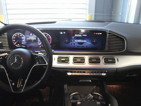 Used 2025 Mercedes-Benz GLE 450 4MATIC image 26