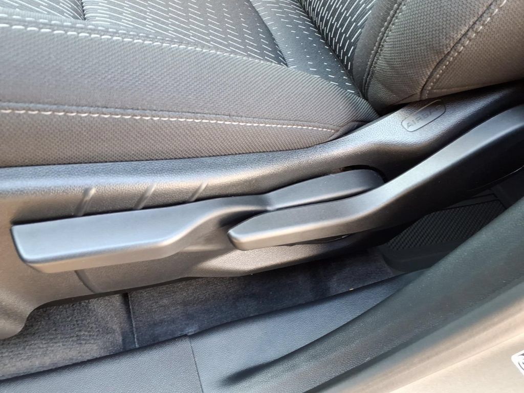 Used 2026 Chevrolet Equinox LT w/ Safety and Technology Package AWD/4WD image 12