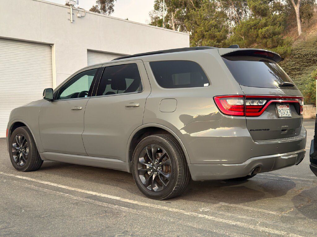 Used 2023 Dodge Durango GT RWD image 2