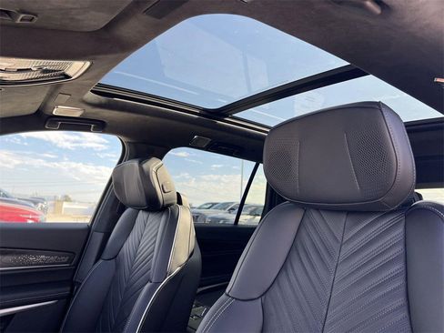 New 2026 Cadillac Vistiq Platinum image 26