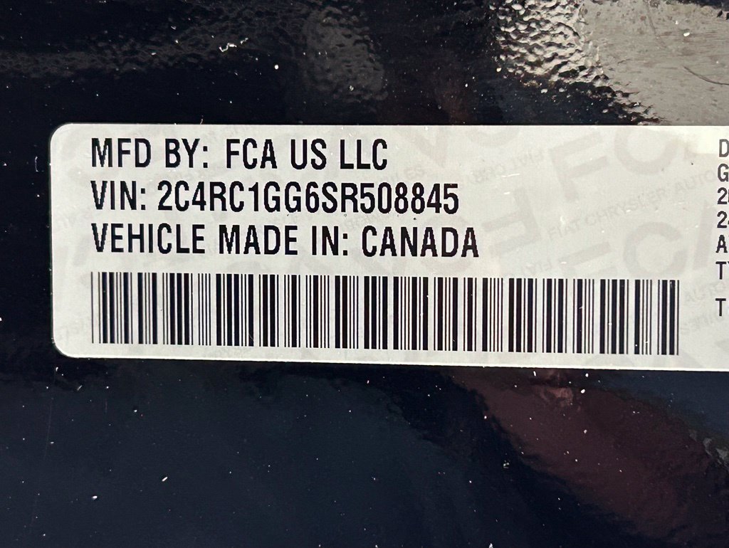Used 2025 Chrysler Pacifica Limited FWD image 39