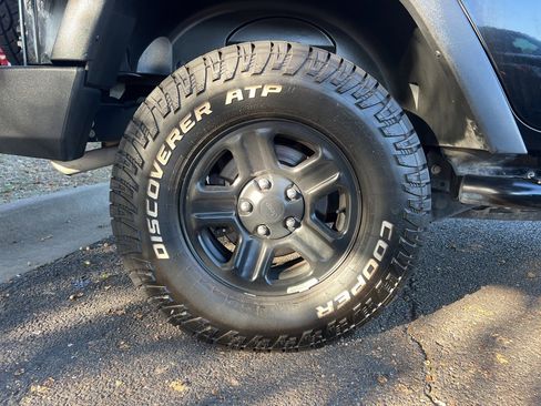 Used 2017 Jeep Wrangler Unlimited Sport w/ Connectivity Group image 9