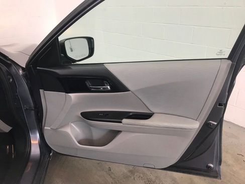 Used 2016 Honda Accord LX image 30