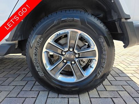 Used 2022 Jeep Wrangler Unlimited Sahara AWD/4WD image 20