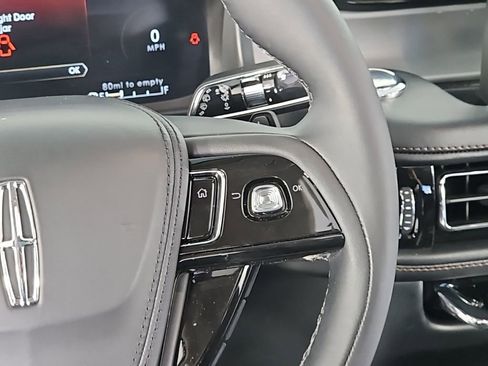 Used 2023 Lincoln Aviator AWD w/ Premium Package image 30