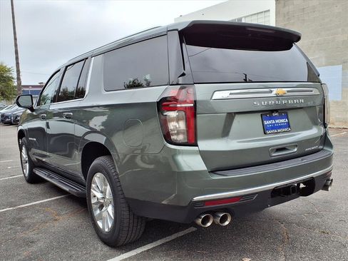 Used 2023 Chevrolet Suburban Premier image 3